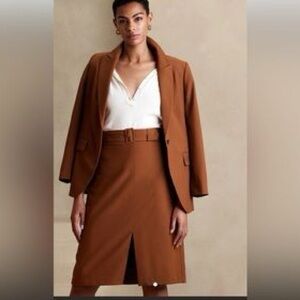 MUST GO: Banana Republic belted A-line skirt